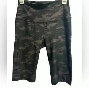 NWOT TAPOUT BLACK GRAY CAMOUFLAGE BIKER SHORT LEGGINGS